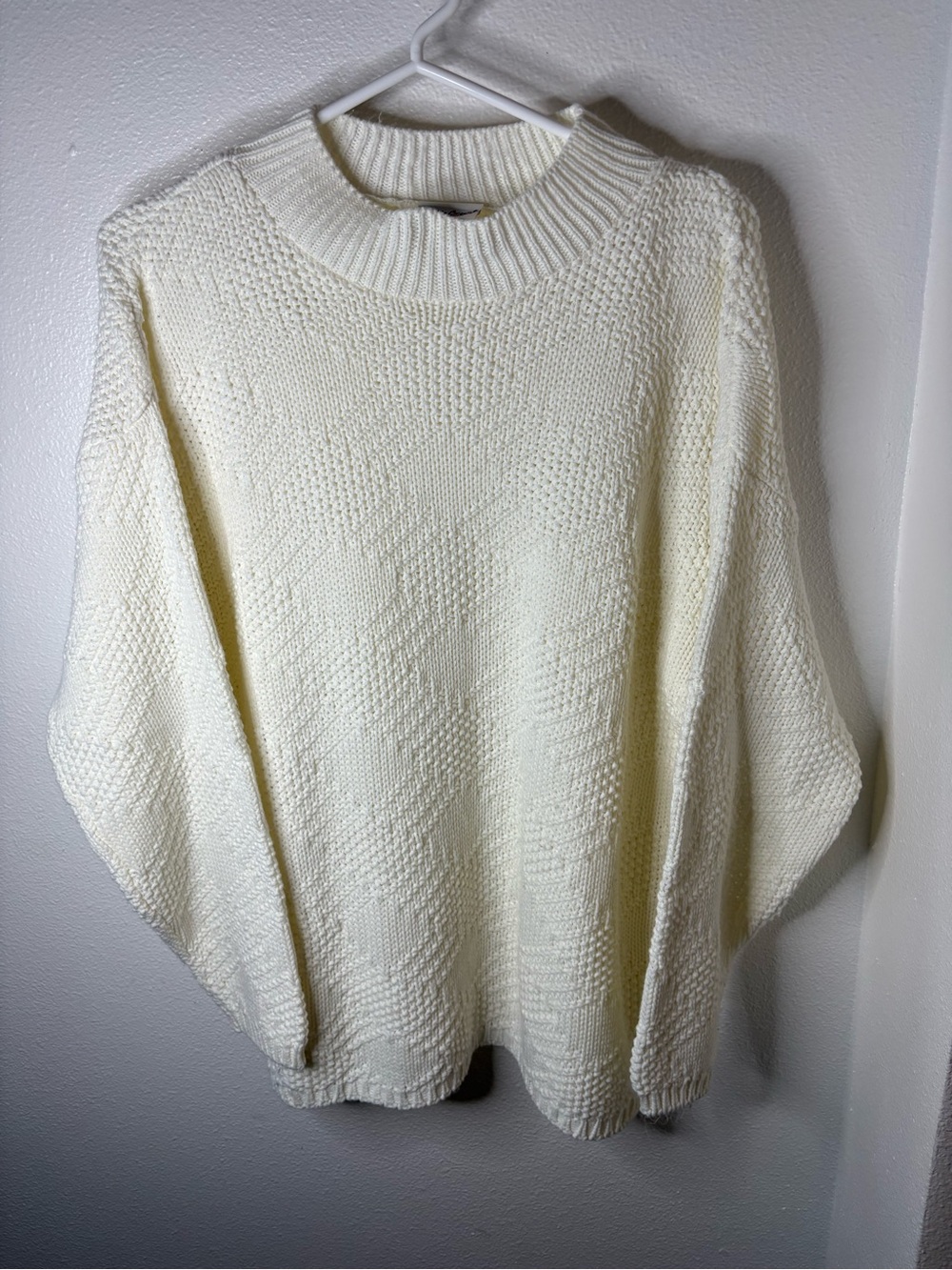 Bobbie Brooks Womenโs Cream Textured Knit Sweater - Classic Crewneck